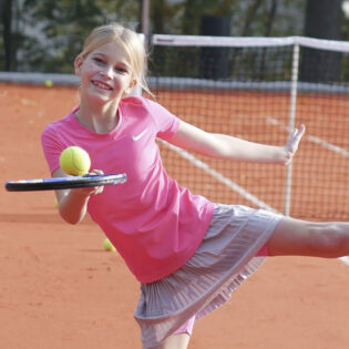 Istad Kraft artikkelbilde 1620x745px Tenniskurs