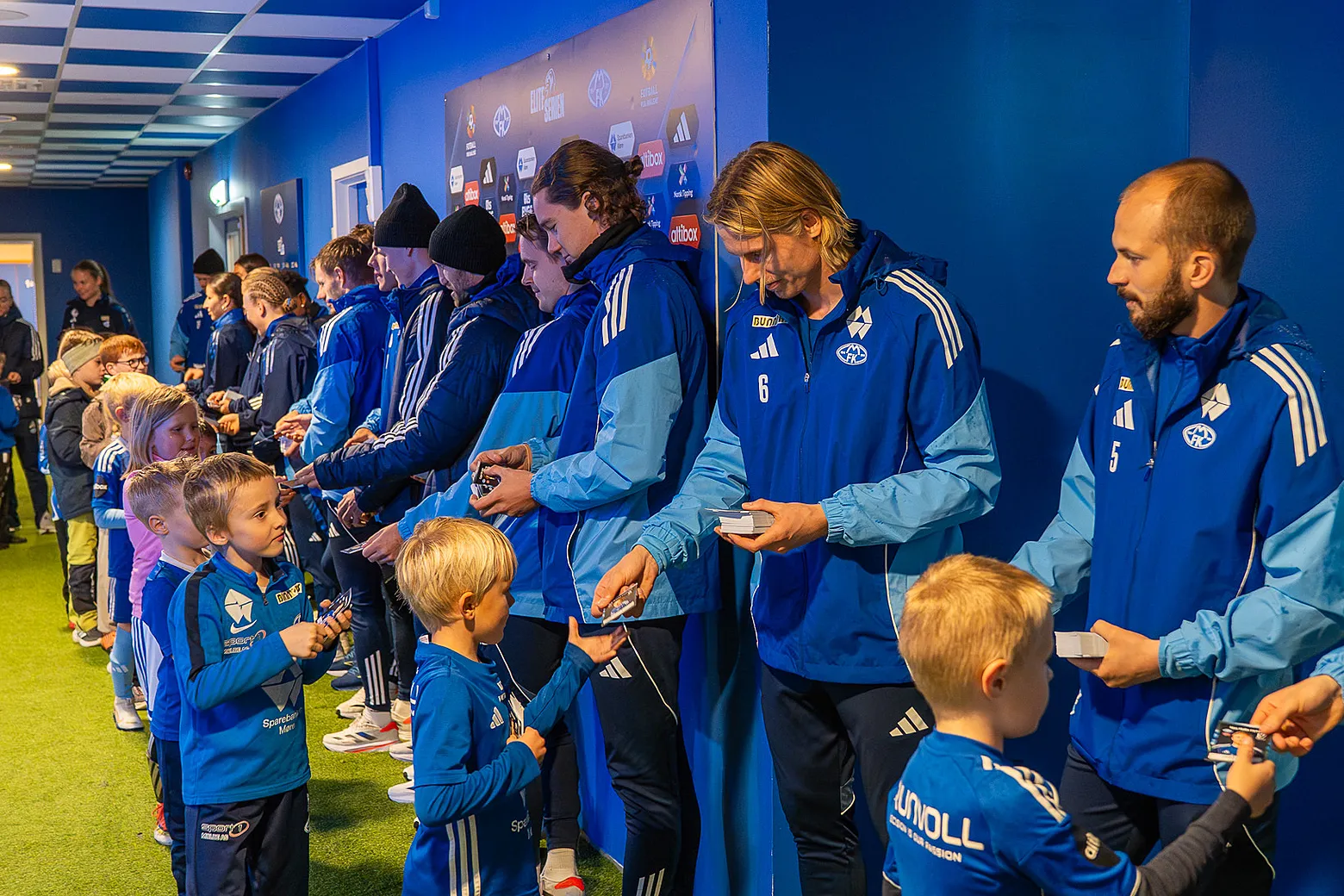 Avslutningsvis blir det tid for autografer og high-fives